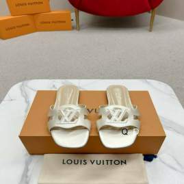 Picture of Louis Vuitton Slippers _SKULVsz35-40GDT0606467